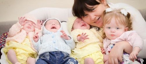 Donna inglese partorisce 4 figli nel giro di 11 mesi