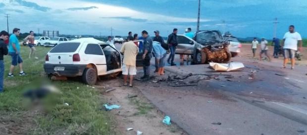 Família morre em trágico acidente Família morre em trágico acidente