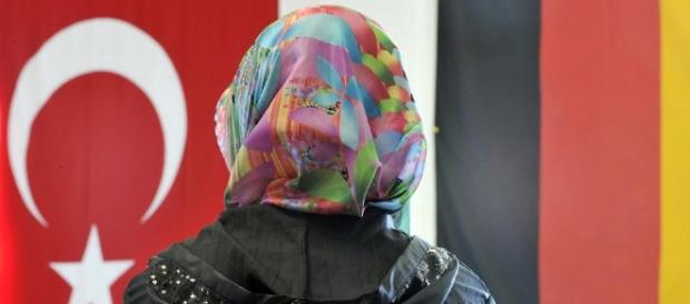 Immer mehr Türken stellen Asyl-Antrag in Deutschland - rp-online.de Immer mehr Türken stellen Asyl-Antrag in Deutschland - rp-online.de