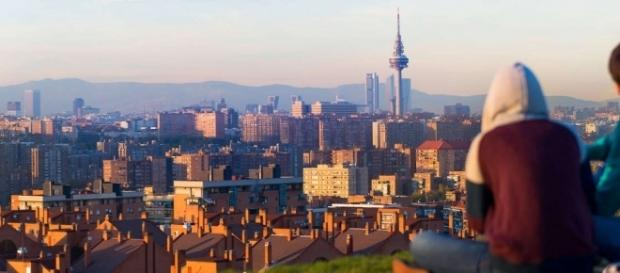 LA VISTA PANORÁMICA DE UNA CIUDAD EMOCIONANTE LA VISTA PANORÁMICA DE UNA CIUDAD EMOCIONANTE
