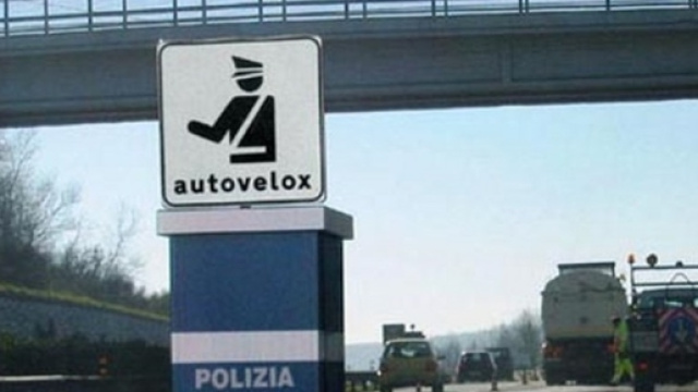 Autovelox: multa solo se la segnalazione &egrave; in entrambi i lati ... - infomotori.com