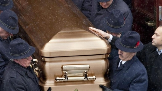 Grumo Appula, sacerdote officia messa in suffragio del boss Sollecito