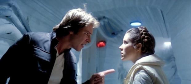 Carrie Fisher ao lado de Harrison Ford, com quem fazia par romântico na saga de George Lucas Carrie Fisher ao lado de Harrison Ford, com quem fazia par romântico na saga de George Lucas