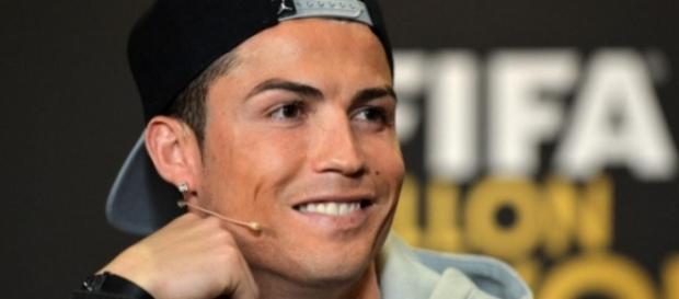 Cristiano Ronaldo fair-play pour le Ballon d'or 2015 ! | melty - melty.fr Cristiano Ronaldo fair-play pour le Ballon d'or 2015 ! | melty - melty.fr