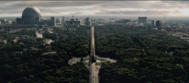 DDR-Fernsehturm gephotoshopt, warum nicht auch Merkels Waschmaschine? (Screenshot von Carl Kralle aus Folge 1, The Man in the High Castle - Staffel 2) DDR-Fernsehturm gephotoshopt, warum nicht auch Merkels Waschmaschine? (Screenshot von Carl Kralle aus Folge 1, The Man in the High Castle - Staffel 2)