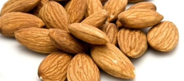 Ecco perché fa bene mangiare le mandorle Ecco perché fa bene mangiare le mandorle