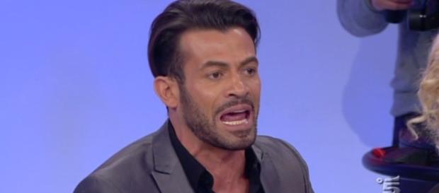Gianni Sperti, opinionista di Uomini e Donne. Gianni Sperti, opinionista di Uomini e Donne.