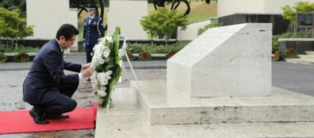Japon: Shinzo Abe et Barack Obama au mémorial de Pearl Harbor ... - liberation.fr Japon: Shinzo Abe et Barack Obama au mémorial de Pearl Harbor ... - liberation.fr