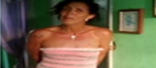 Mãe é presa por torturar e estuprar a própria filha Mãe é presa por torturar e estuprar a própria filha