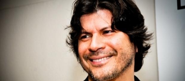 O cantor Paulo Ricardo não percebeu, mas todos estavam vendo o filme indecente que ele também via pelo celular O cantor Paulo Ricardo não percebeu, mas todos estavam vendo o filme indecente que ele também via pelo celular