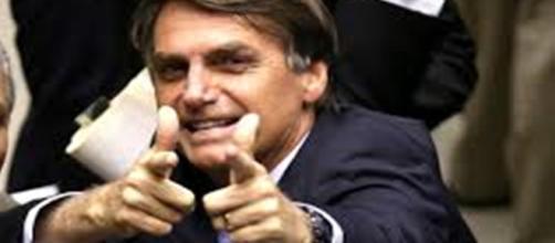 Segundo as informações do Datafolha, Bolsonaro é o único candidato que não está envolvido em escândalos de corrupção