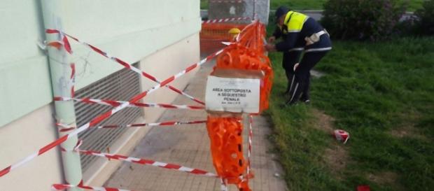 Il luogo dov'è accaduto l'incidente e i Vigili Urbani Il luogo dov'è accaduto l'incidente e i Vigili Urbani