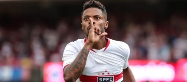 Michel Bastos pode trocar o São Paulo pelo Corinthians Michel Bastos pode trocar o São Paulo pelo Corinthians