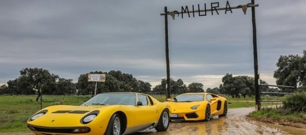 Muitos entusiastas consideram que o Lamborghini Miura criou a definição de supereportivo Muitos entusiastas consideram que o Lamborghini Miura criou a definição de supereportivo