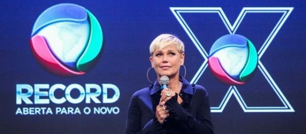 Xuxa Meneghel está passando um inferno na emissora Xuxa Meneghel está passando um inferno na emissora