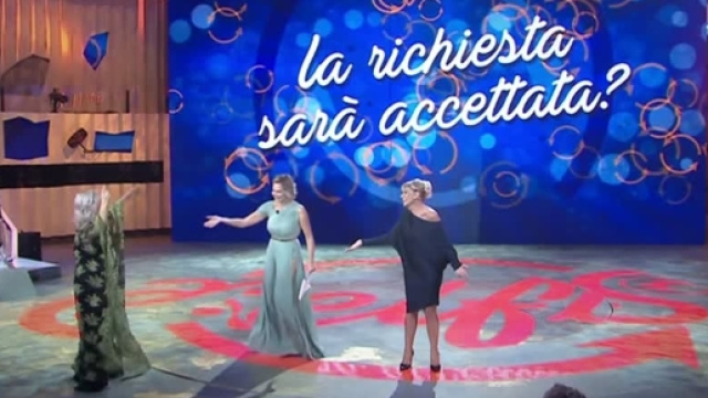 Selfie replica ultima puntata 28 dicembre