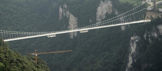 Cina, il ponte di cristallo più alto e più lungo del mondo - Foto ... - panorama.it Cina, il ponte di cristallo più alto e più lungo del mondo - Foto ... - panorama.it