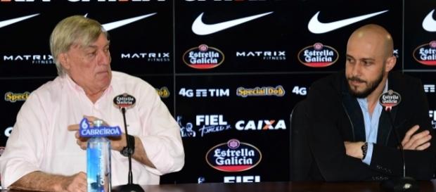 Com Roberto de Andrade de férias, Flávio Adauto é um dos responsáveis pelas novas contratações do Timão Com Roberto de Andrade de férias, Flávio Adauto é um dos responsáveis pelas novas contratações do Timão