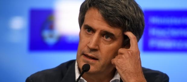 El ex ministro de hacienda y finanzas y hizo fuertes declaraciones respecto a sus ex compañeros de gestion El ex ministro de hacienda y finanzas y hizo fuertes declaraciones respecto a sus ex compañeros de gestion