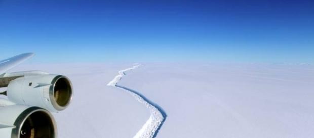 Imagem da Nasa que revela extensão da ruptura na plataforma Larsen C. (Nasa/Divulgação) Imagem da Nasa que revela extensão da ruptura na plataforma Larsen C. (Nasa/Divulgação)