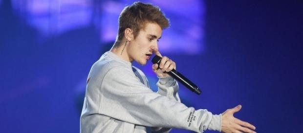 Justin Bieber evangelizando em turnê. Justin Bieber evangelizando em turnê.