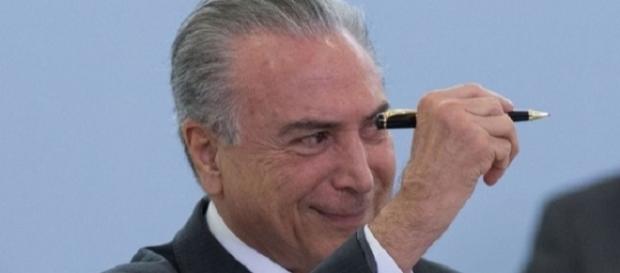 Michel Temer assinou decreto que extingue cargos de confiança (Foto: Reprodução) Michel Temer assinou decreto que extingue cargos de confiança (Foto: Reprodução)