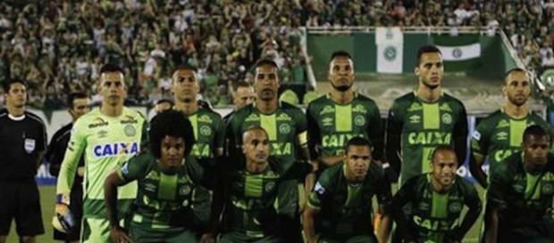 Sem esquecer grupo campeão da Sul-Americana, Chapecoense vem tentando refazer o seu elenco para 2017 (Foto: Jornal Correio do Povo) Sem esquecer grupo campeão da Sul-Americana, Chapecoense vem tentando refazer o seu elenco para 2017 (Foto: Jornal Correio do Povo)