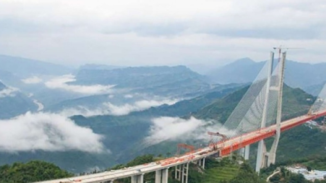 Cina, ponte pi&ugrave; alto del mondo &egrave; costato 150 milioni di dollari