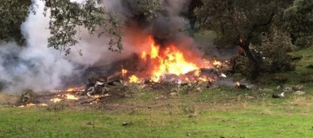 Aeronave despenha--se em Toledo, Espanha e faz 4 mortos, duas delas eram crianças Aeronave despenha--se em Toledo, Espanha e faz 4 mortos, duas delas eram crianças