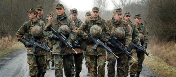Angesichts einer immer unsichereren Welt muss die Wehrpflicht wieder aktiviert werden. Angesichts einer immer unsichereren Welt muss die Wehrpflicht wieder aktiviert werden.