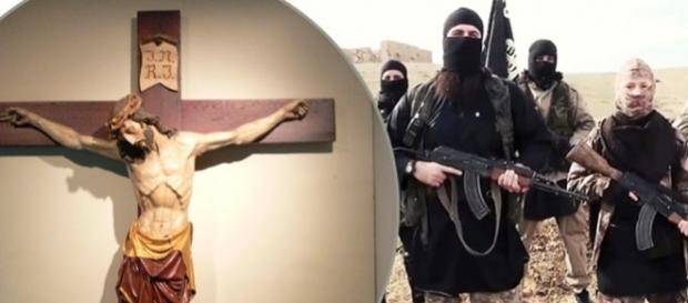Bestiile ISIS au răstignit creștini pe cruce în Irak în fața familiilor lor Bestiile ISIS au răstignit creștini pe cruce în Irak în fața familiilor lor