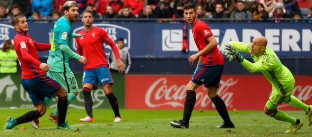 Leo Messi marcó el 0 a 3 contra el Osasuna con un nivel de crack que lo alza en el pichichi en solitario Leo Messi marcó el 0 a 3 contra el Osasuna con un nivel de crack que lo alza en el pichichi en solitario