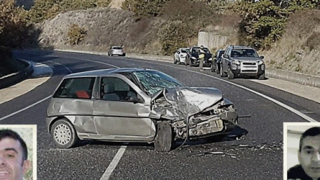 L'incidente stradale che &egrave; costato la vita a Roger Conteddu (foto piccola in basso a sinistra) e ad Antonio Cugusi, a sinistra.