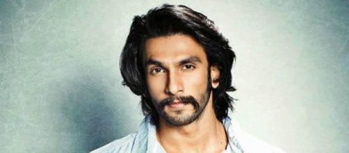 Bollywood actors - desimartini.com/news/bollywood/ranveer-singh-flaunts-his-nosering-on-the-cover-lofficiel/article29444.htm