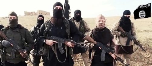 Combattenti dell'Isis armati, tra loro un bambino