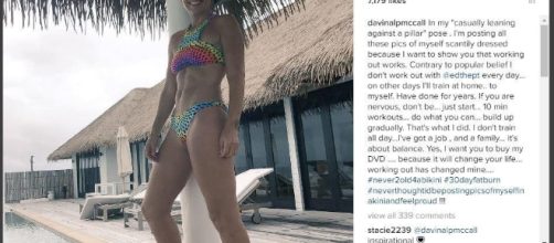 Davina McCall ostenta un bikini da urlo a 49 anni