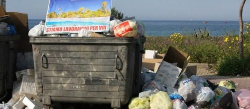 Un esempio di rifiuti abbandonati a Palermo - palermotoday.it