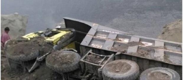 Coal mine collapse in India '/ Photo screencap via OneIndiaGujarat - Twitter Coal mine collapse in India '/ Photo screencap via OneIndiaGujarat - Twitter