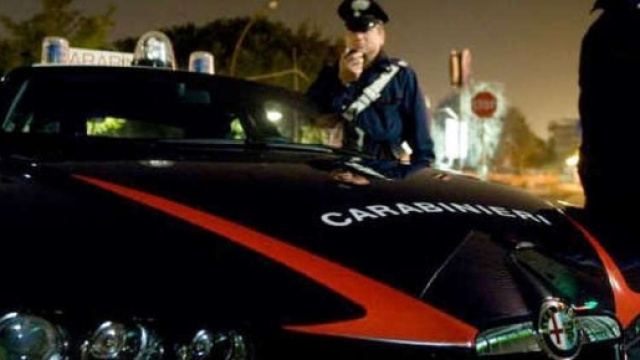 Sparano a un benzinaio con una pistola elettrica Lui tramortito ... - corriereadriatico.it