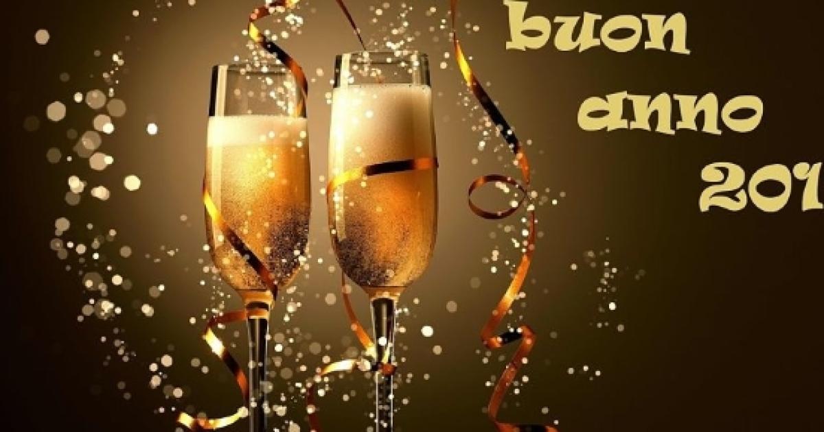 Frasi d'auguri buon anno: sms WhatsApp, GIF animate e idee originali