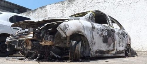 L'auto carbonizzata su cui è stato ritrovato il cadavere dell'ambasciatore greco a Rio de Janeiro