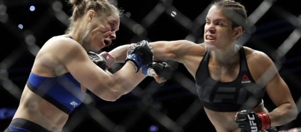 A impressionante vitória de Amanda Nunes sobre Ronda Rousey A impressionante vitória de Amanda Nunes sobre Ronda Rousey