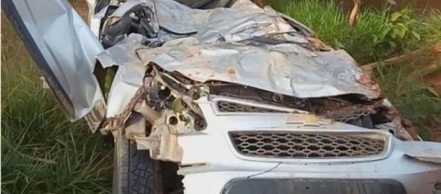 Cantor morre após capotar veículo Cantor morre após capotar veículo