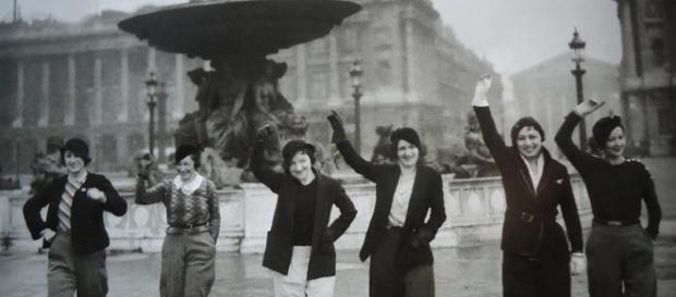 femmes libres en pantalon à Paris femmes libres en pantalon à Paris