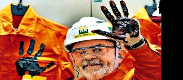 Lula na inauguração de uma plataforma da Petrobras. Lula na inauguração de uma plataforma da Petrobras.