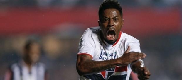 Michel Bastos deixa o São Paulo e vai para o Palmeiras Michel Bastos deixa o São Paulo e vai para o Palmeiras