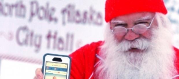 Papai Noel apresenta documentos para o Facebook e consegue provar que existe Papai Noel apresenta documentos para o Facebook e consegue provar que existe