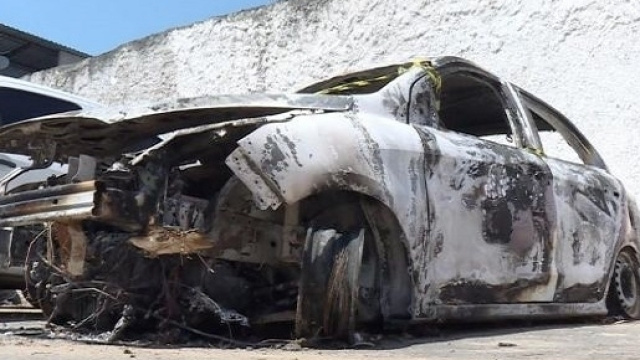 L'auto carbonizzata su cui &egrave; stato ritrovato il cadavere dell'ambasciatore greco a Rio de Janeiro