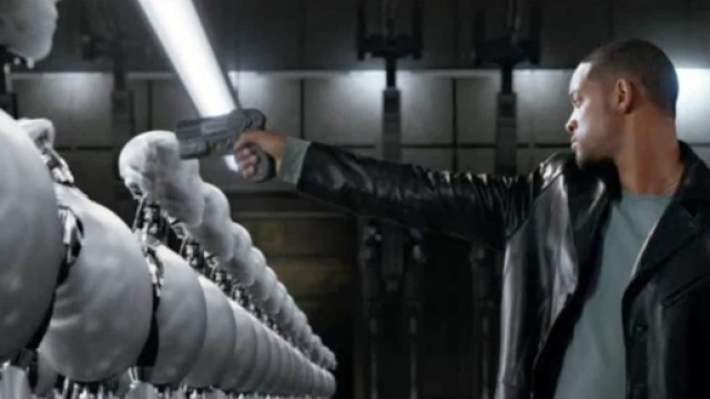Will Smith nel film 'I Robot' - theiapolis.com