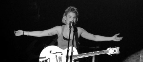 Emma Marrone durante un concerto